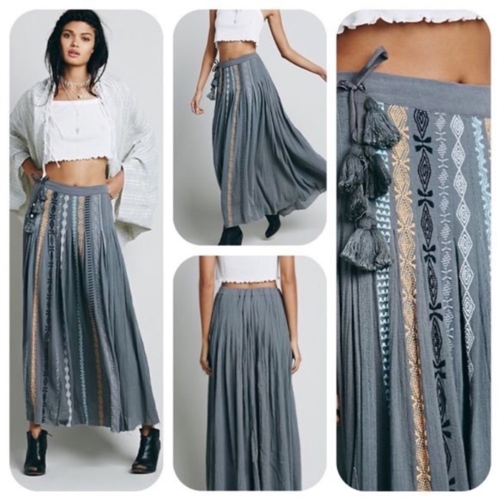 Free People “Kathna” raw hem maxi skirt🖤